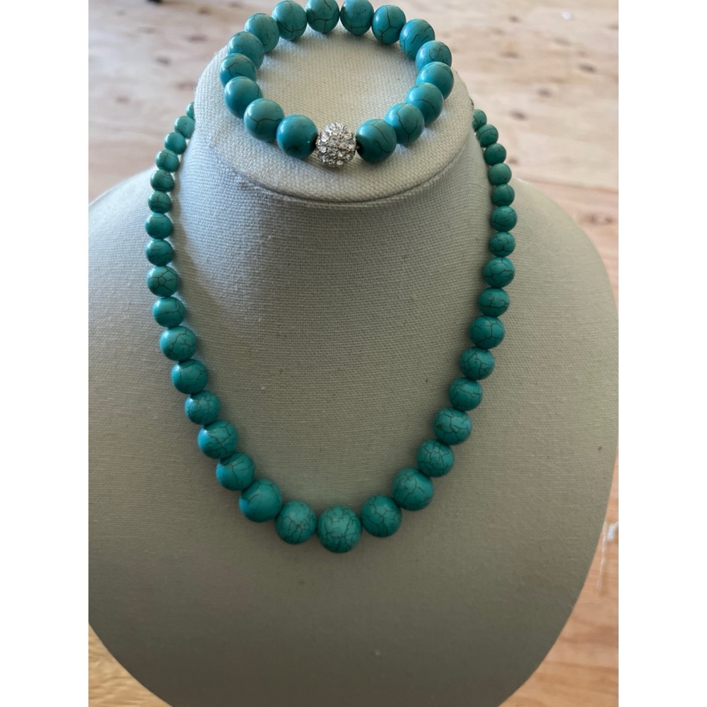 Beaded Faux Turquoise Necklace Set